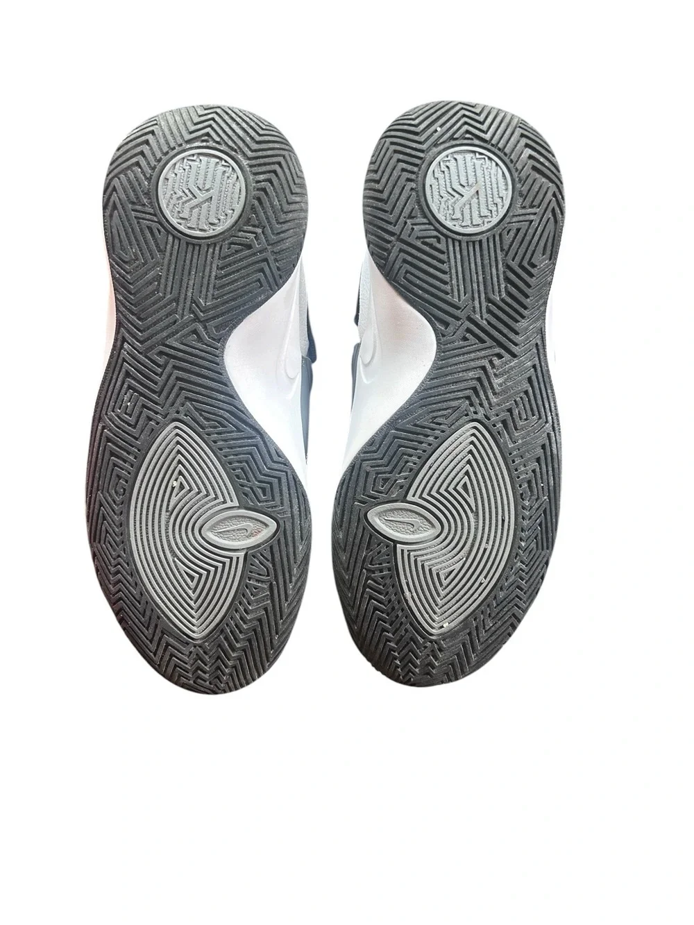 Nike Kyrie Flytrap White Black Cool-Gray‎ BQ5620-102 Youth US SZ 4.5